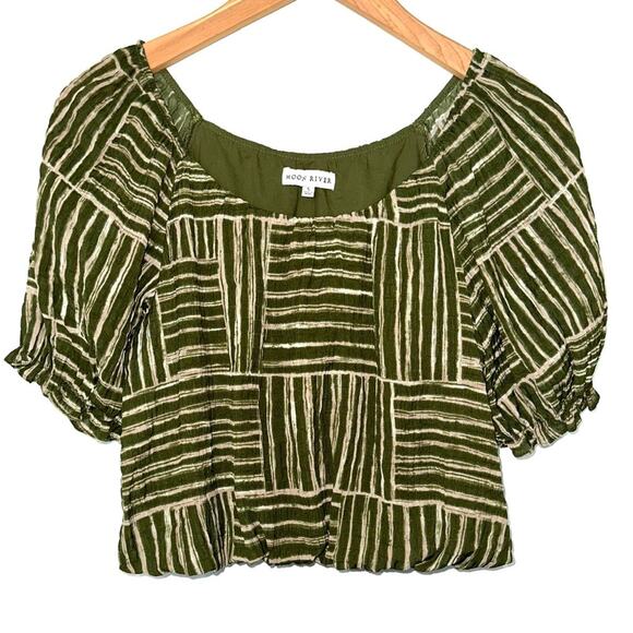 Moon River Green Patterned Crinkle Crop Top Size Small - Picture 1 of 9
